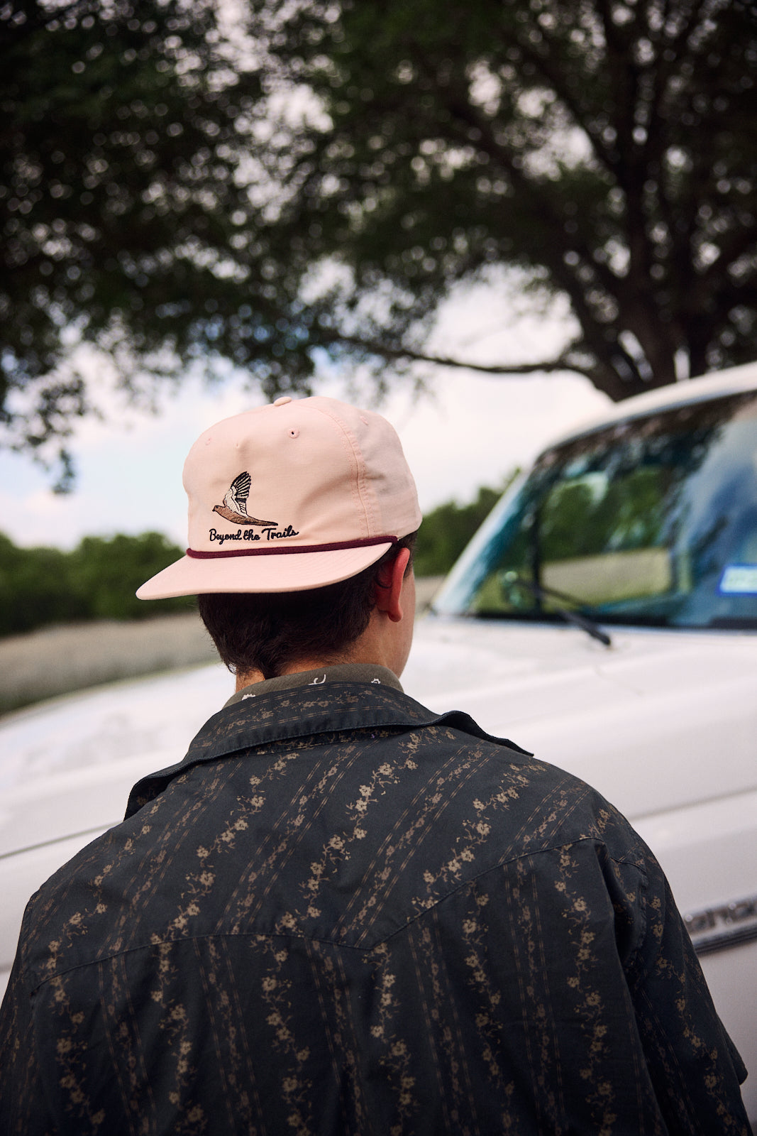 DOVE Pale peach/Maroon